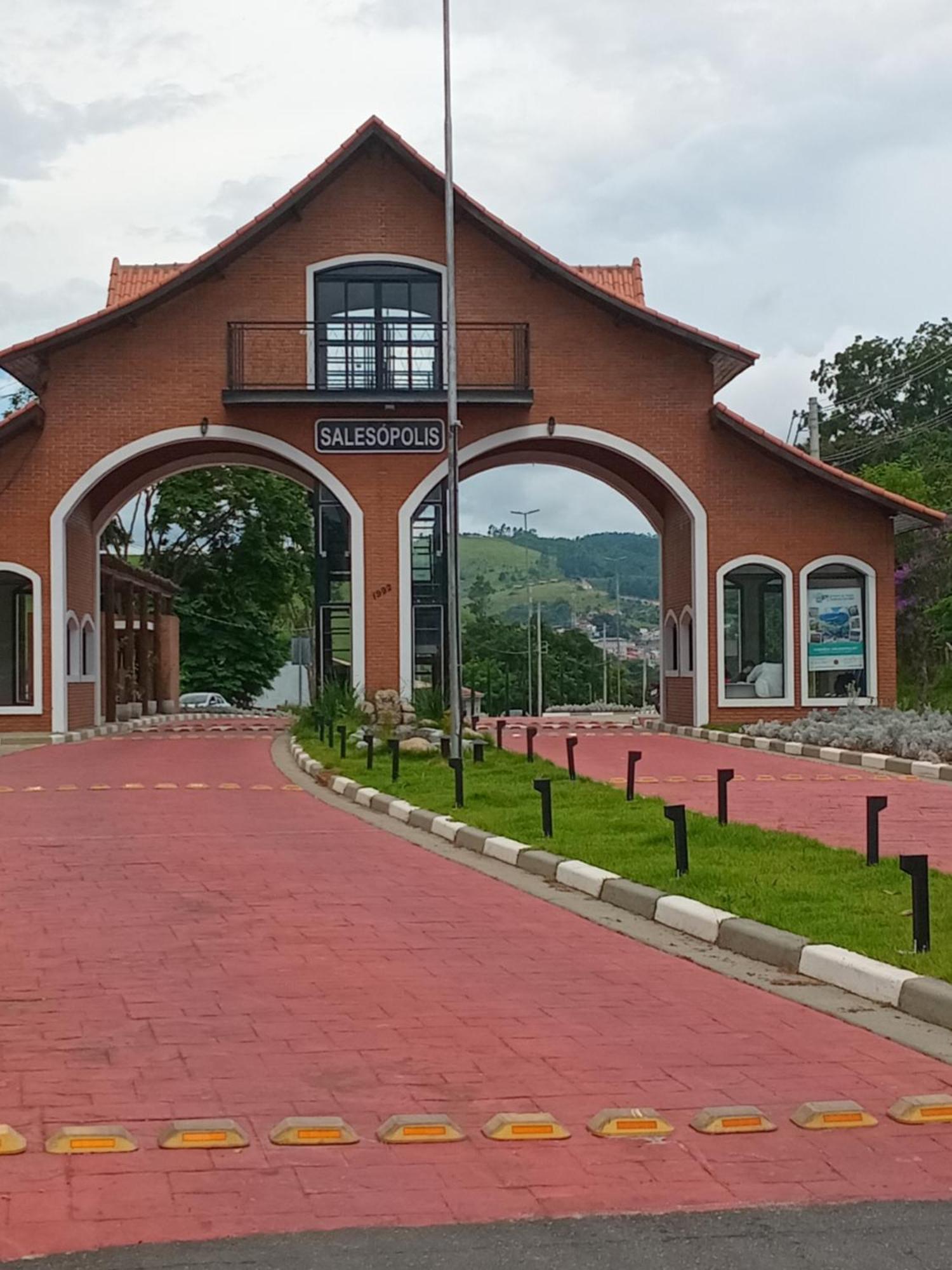 Вілла Chacara Ladeira De Pedra Салезополіс Екстер'єр фото
